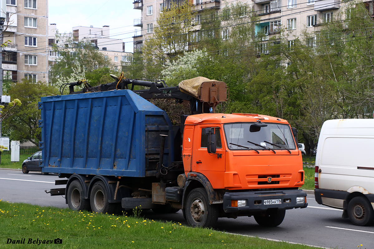 Санкт-Петербург, № В 985 НА 178 — КамАЗ-65115 (общая модель)