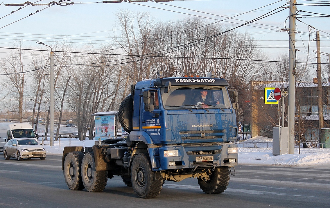 Ханты-Мансийский автоном.округ, № В 087 КЕ 186 — КамАЗ-65225 (общая модель)