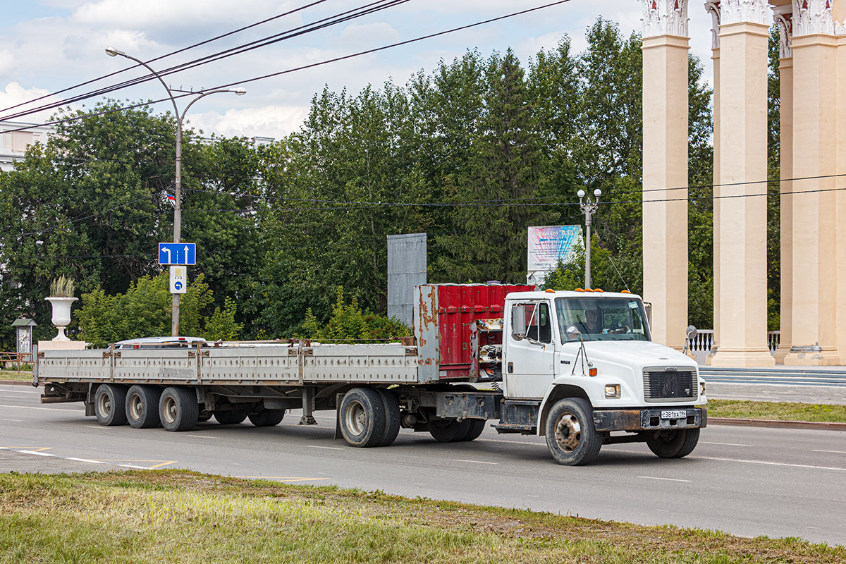 Свердловская область, № С 381 ВА 196 — Freightliner Business Class FL