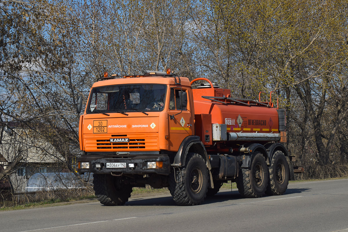 Алтайский край, № М 306 АУ 142 — КамАЗ-43114-15 [43114R]