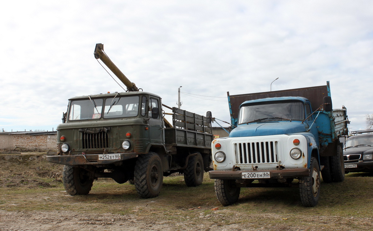 Псковская область, № М 252 ЕТ 60 — ГАЗ-66-11; Псковская область, № Е 200 ЕН 60 — ГАЗ-53-19