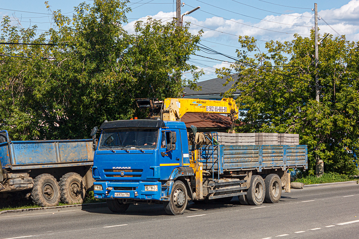 Свердловская область, № О 697 ЕК 196 — КамАЗ-65117-N3(78)