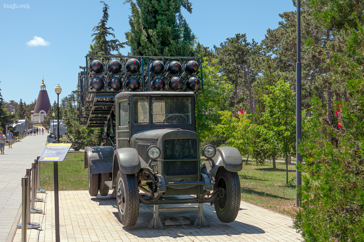 Севастополь, № (92) Б/Н 0003 — УралЗИС-5М; Севастополь — Автомобили на постаментах; Техника на постаментах, памятники (Севастополь)