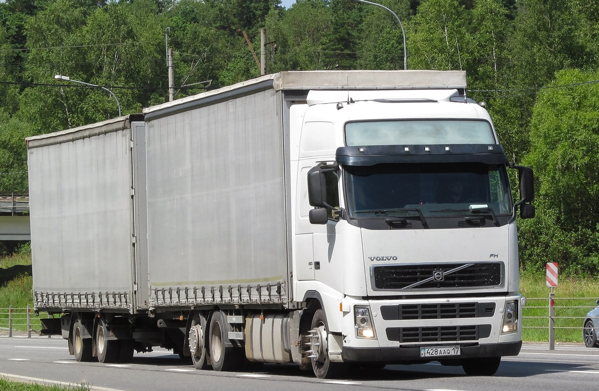 Шымкент, № 428 AAQ 17 — Volvo ('2002) FH12.460