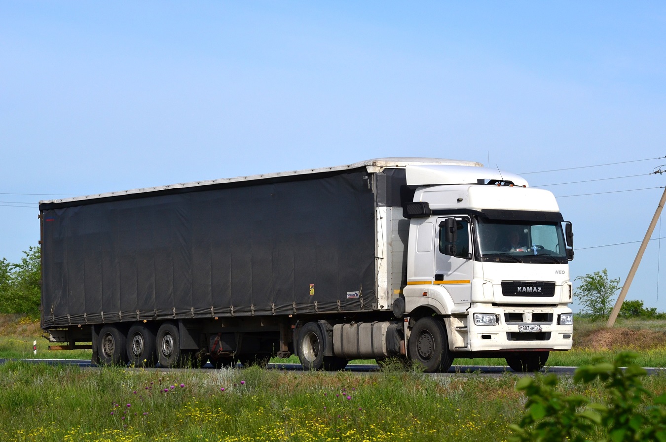 Краснодарский край, № Е 883 НН 193 — КамАЗ-5490-S5(87)
