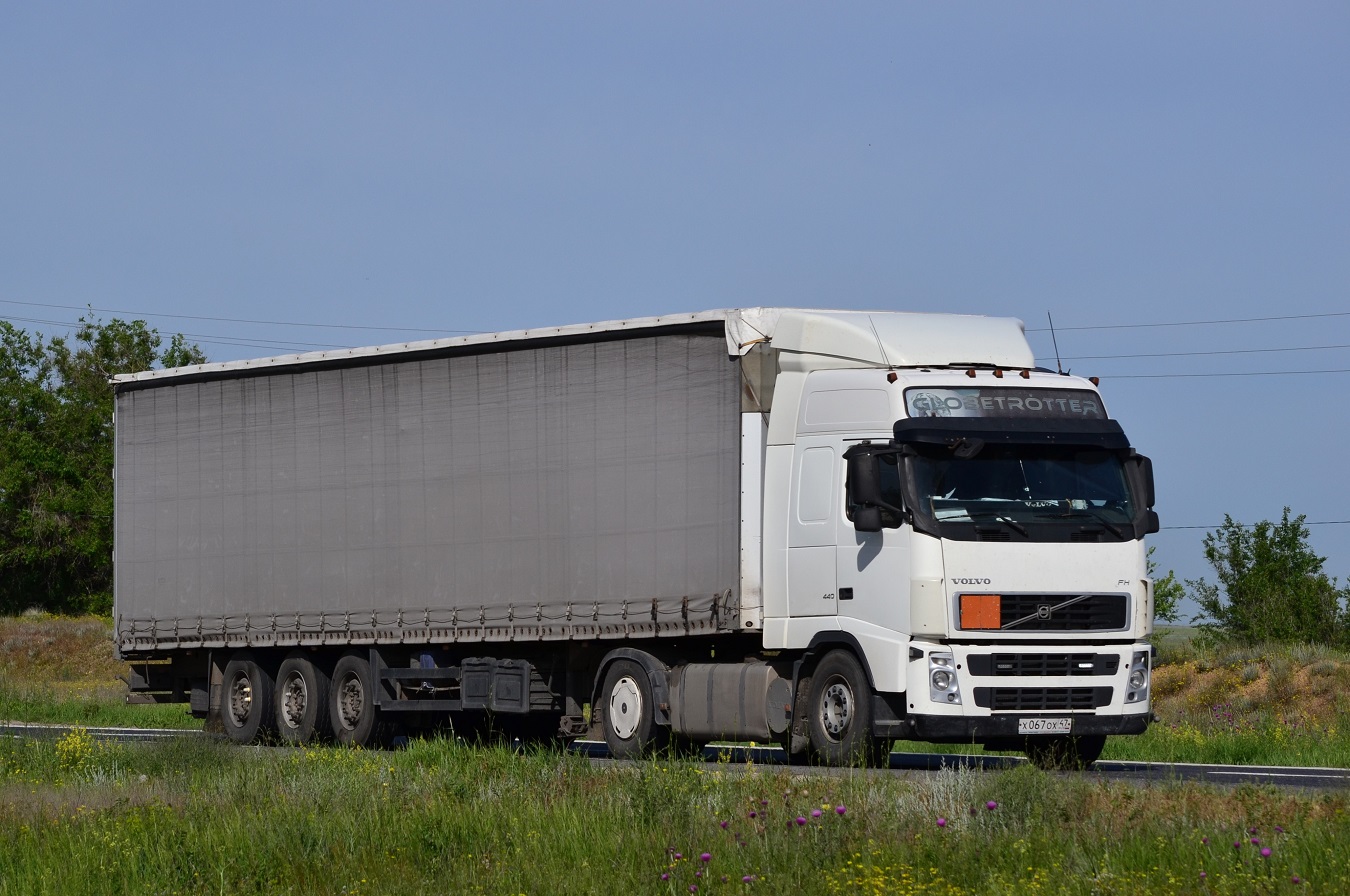 Ленинградская область, № Х 067 ОХ 47 — Volvo ('2002) FH12.440