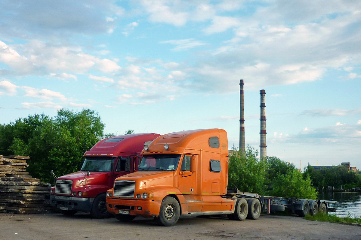 Ленинградская область, № К 238 РК 147 — Freightliner Century Class