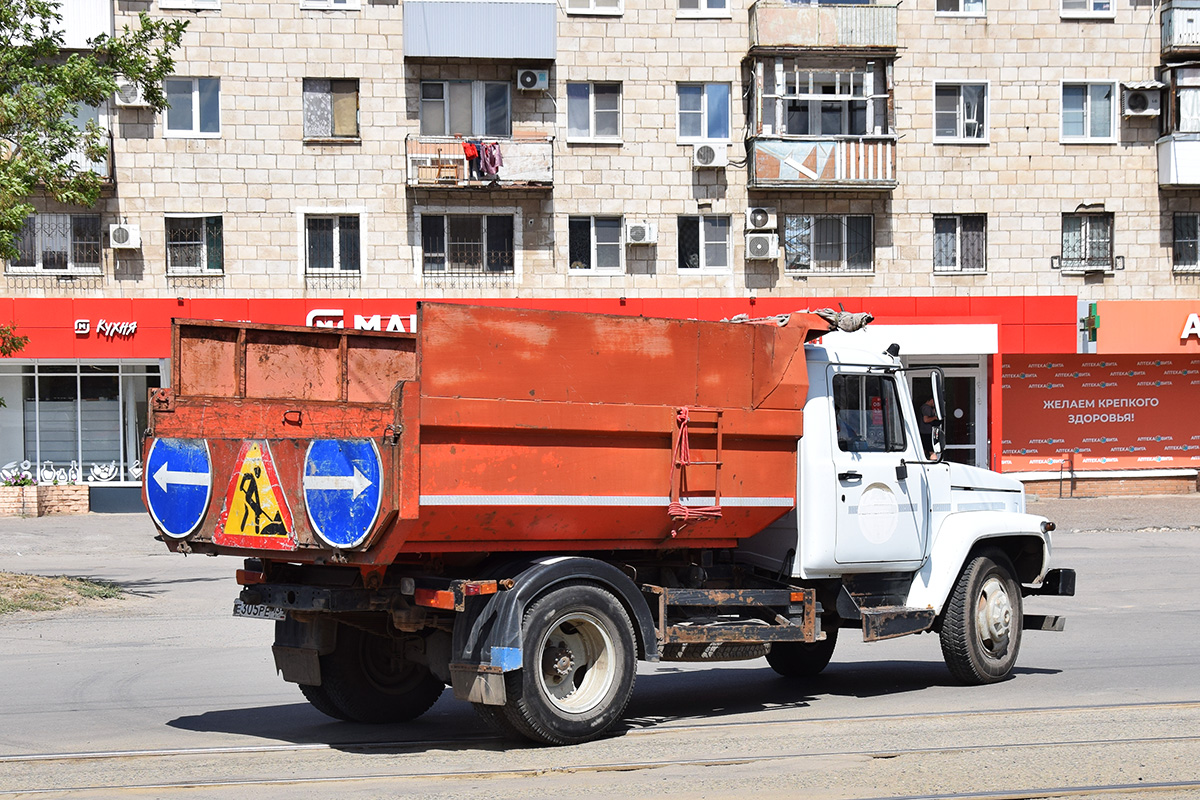 Волгоградская область, № Е 305 РЕ 134 — ГАЗ-33098