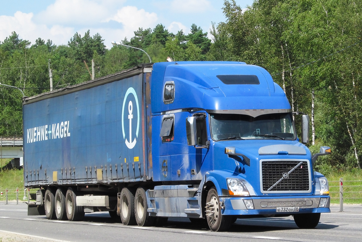 Калмыкия, № Е 732 ОУ 08 — Volvo VNL780