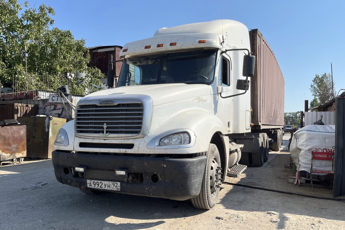 Севастополь, № А 992 УН 92 — Freightliner Columbia