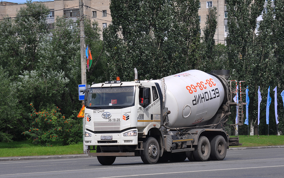 Омская область, № Х 132 ХТ 55 — FAW J6 CA3250