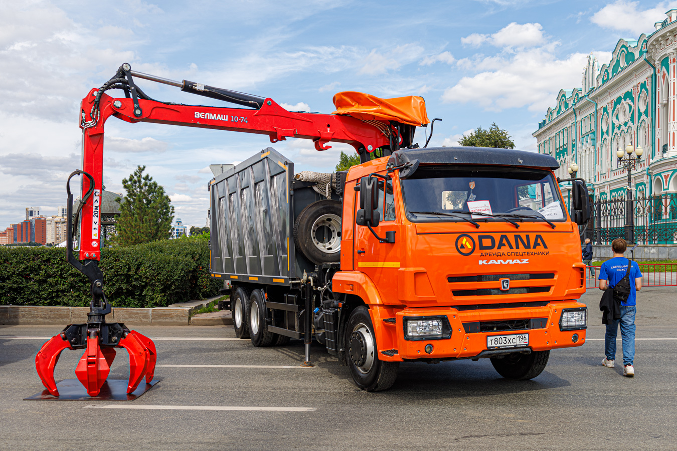 Свердловская область, № Т 803 ХС 196 — КамАЗ-65115-5H(56); Свердловская область — День строителя 2025