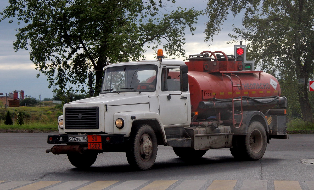 Псковская область, № О 232 РА 198 — ГАЗ-3309