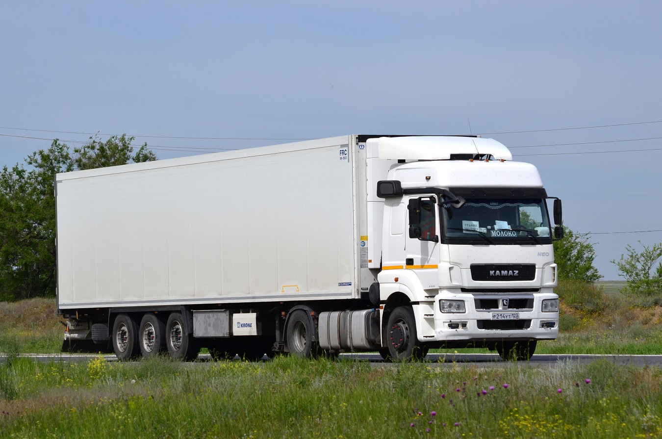 Краснодарский край, № Р 214 УТ 123 — КамАЗ-5490-S5(87)