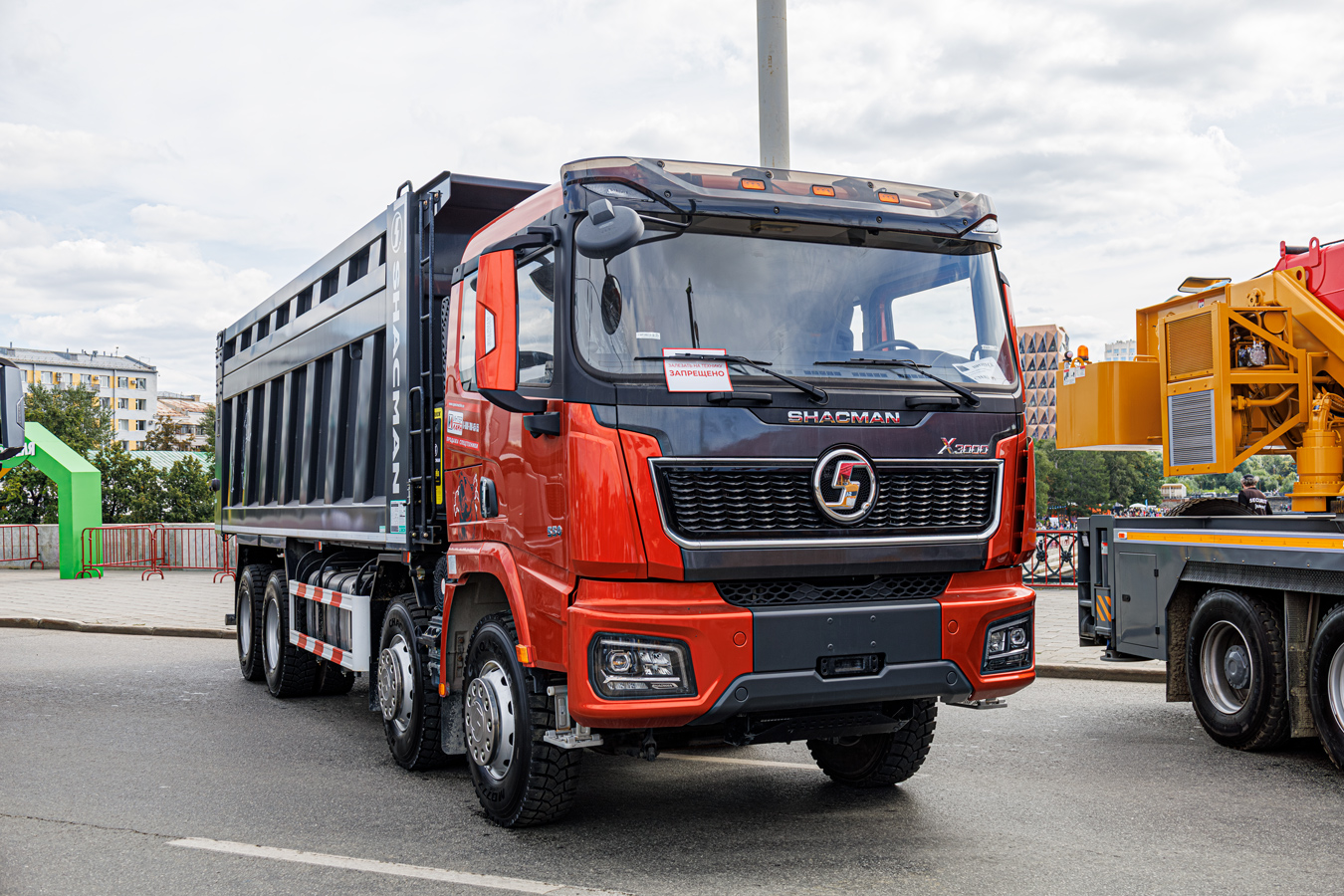 Свердловская область, № (66) Б/Н 0191 — Shaanxi Shacman X3000 SX3318; Свердловская область — Автомобили без номеров; Свердловская область — Новые автомобили; Свердловская область — День строителя 2025