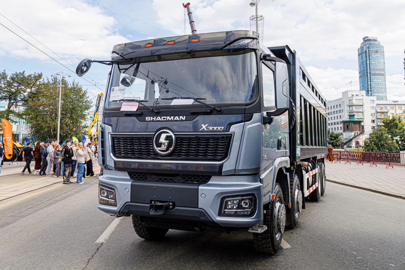 Свердловская область, № (66) Б/Н 0189 — Shaanxi Shacman X3000 SX3318; Свердловская область — Автомобили без номеров; Свердловская область — Новые автомобили; Свердловская область — День строителя 2025