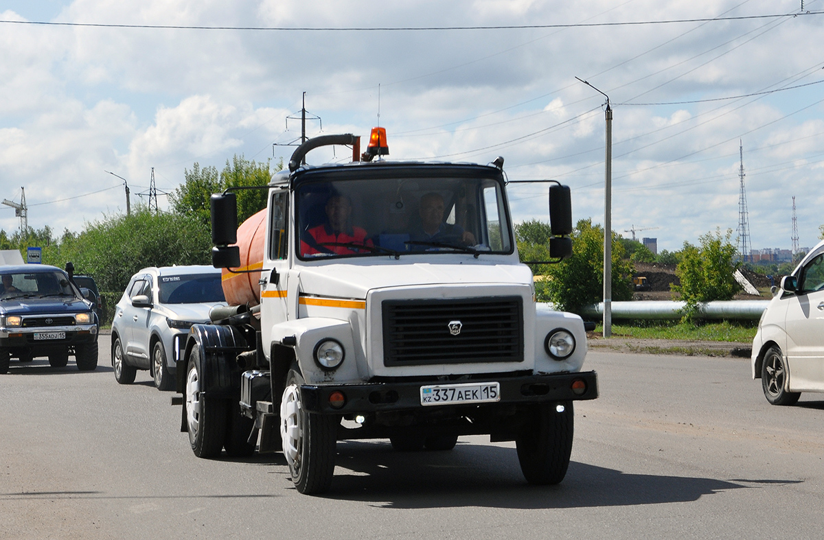 Северо-Казахстанская область, № 337 AEK 15 — ГАЗ-3309