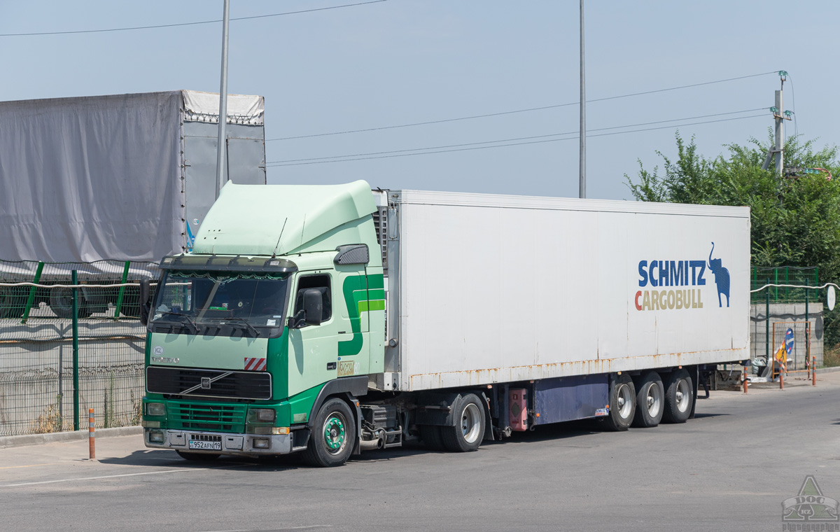 Жетысуская область, № 952 AFN 19 — Volvo ('1993) FH12.340