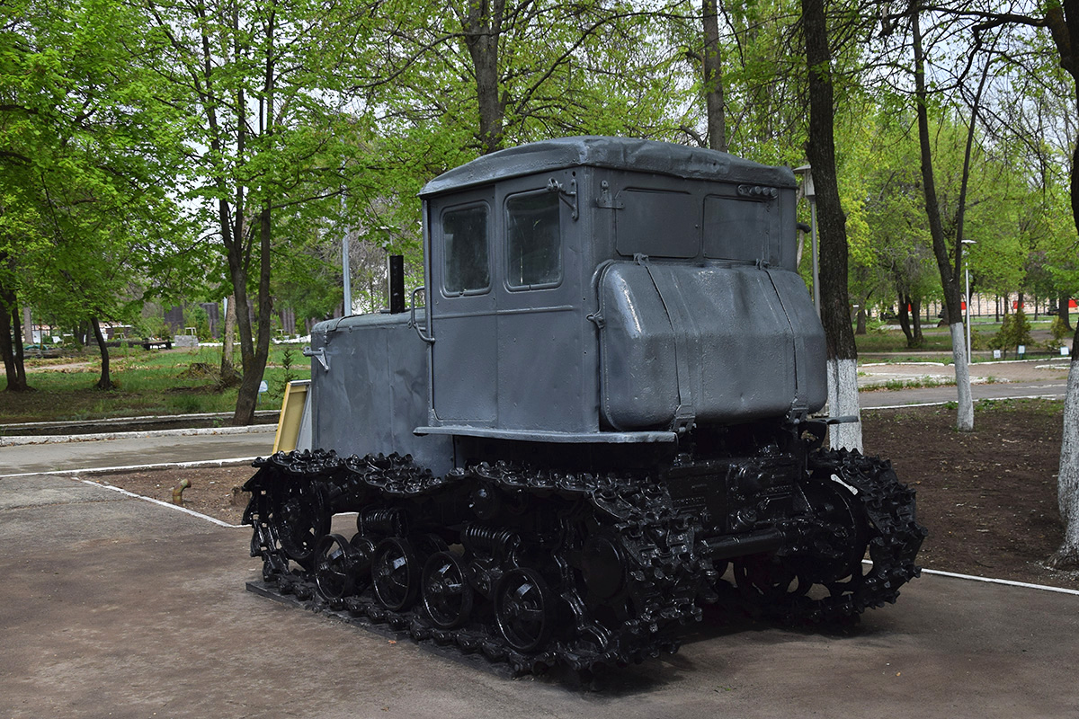 Саратовская область, № (64) Б/Н СТ 0012 — ДТ-54 (АТЗ); Саратовская область — Спецтехника на постаментах