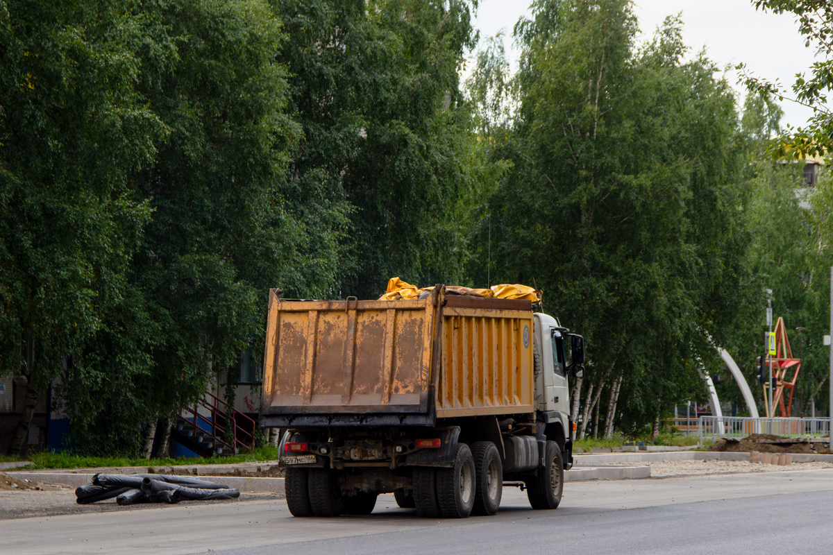 Ханты-Мансийский автоном.округ, № К 597 МС 186 — Volvo ('2010) FM.400