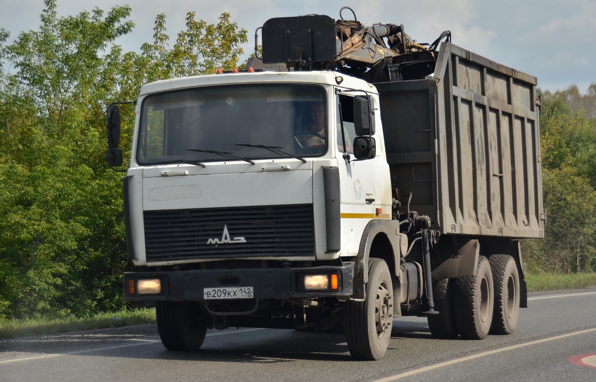 Кемеровская область, № В 209 КХ 142 — МАЗ-6303A5