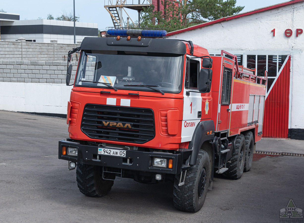 Алматинская область, № 942 AW 05 — Урал-5557-82М
