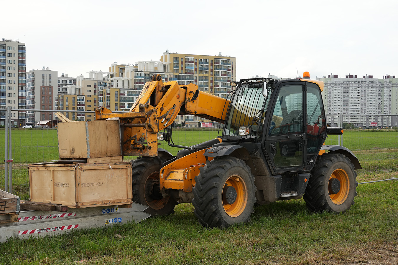 Новгородская область, № 9818 НУ 53 — JCB (общая модель); Ленинградская область — Аграрная неделя 2025