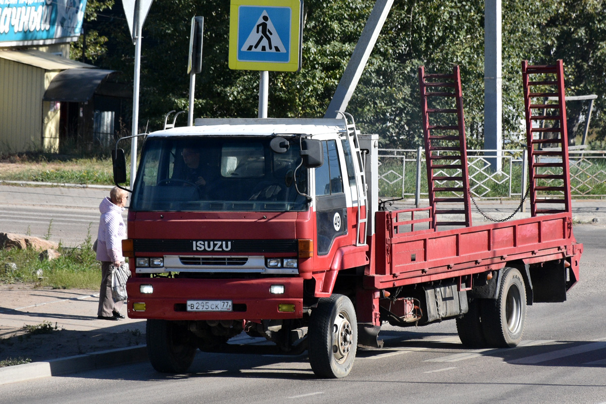 Москва, № В 295 СК 77 — Isuzu Forward (общая модель)