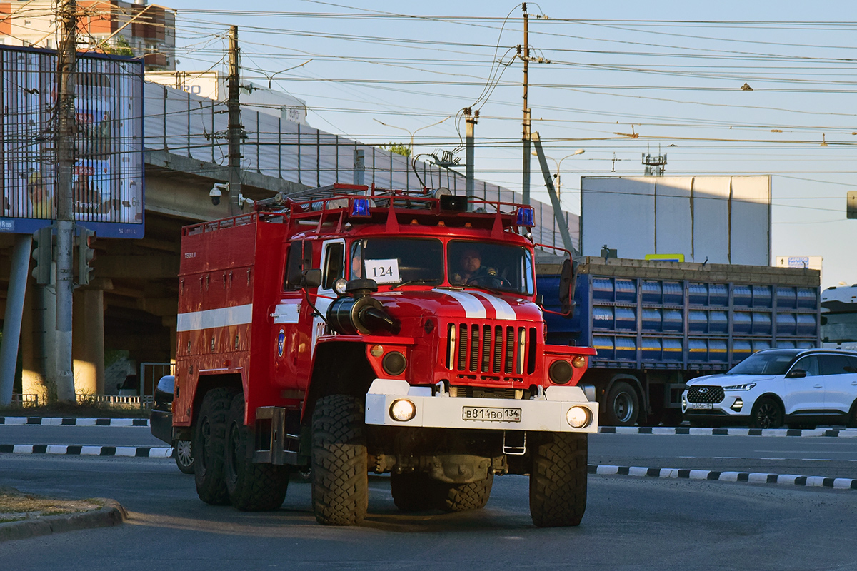 Волгоградская область, № В 814 ВО 134 — Урал-5557-70