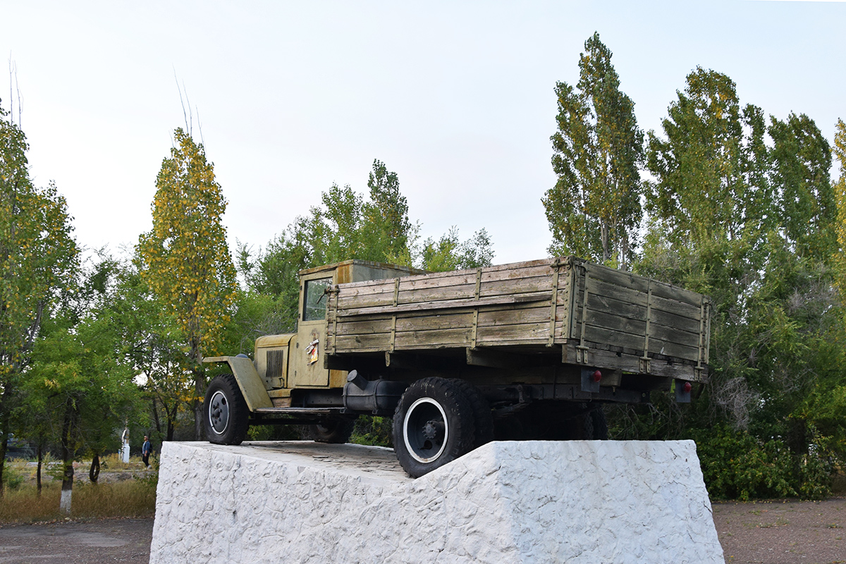 Волгоградская область, № (34) Б/Н 0002 — УралЗИС-5В; Техника на постаментах, памятники (Волгоградская область); Транспортные средства без номеров (Волгоградская область)