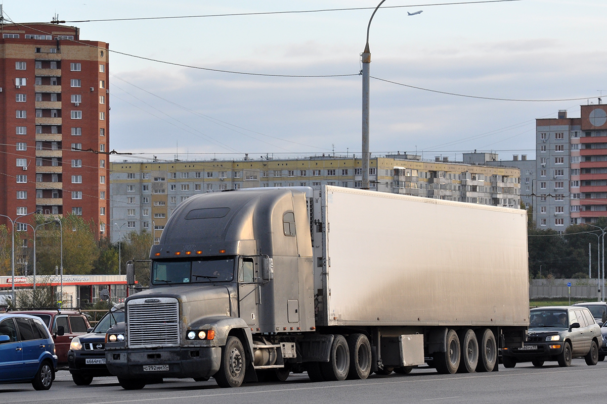 Омская область, № С 792 ММ 55 — Freightliner FLD 120