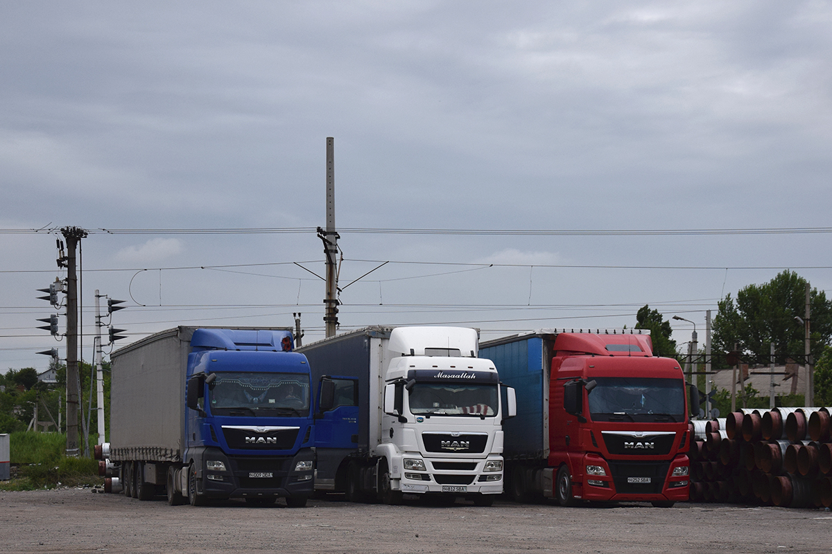 Узбекистан, № 50 009 DBA — MAN TGX ('2012) (Общая модель); Узбекистан, № 50 812 SBA — MAN TGS 18.400; Узбекистан, № 50 252 SBA — MAN TGX ('2012) 18.480