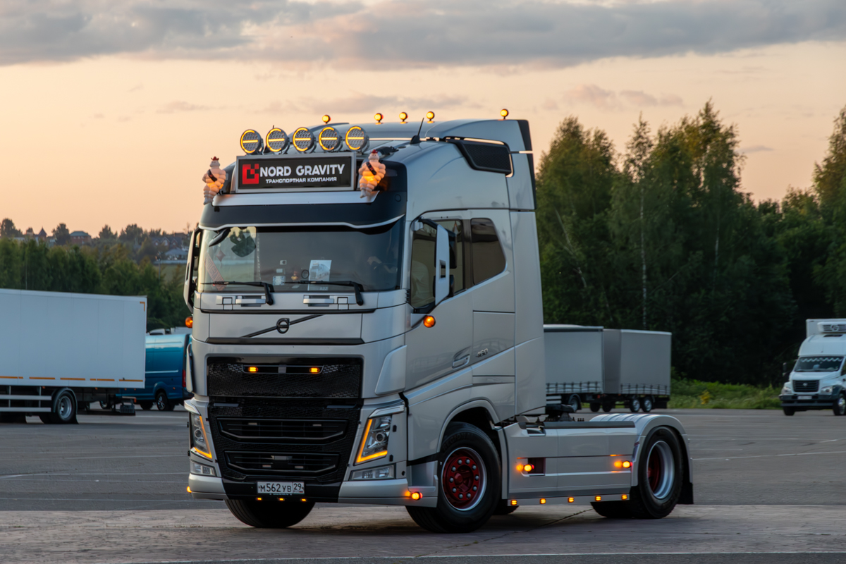 Архангельская область, № М 562 УВ 29 — Volvo ('2012) FH.460; Московская область — Фестиваль TruckDay 2025