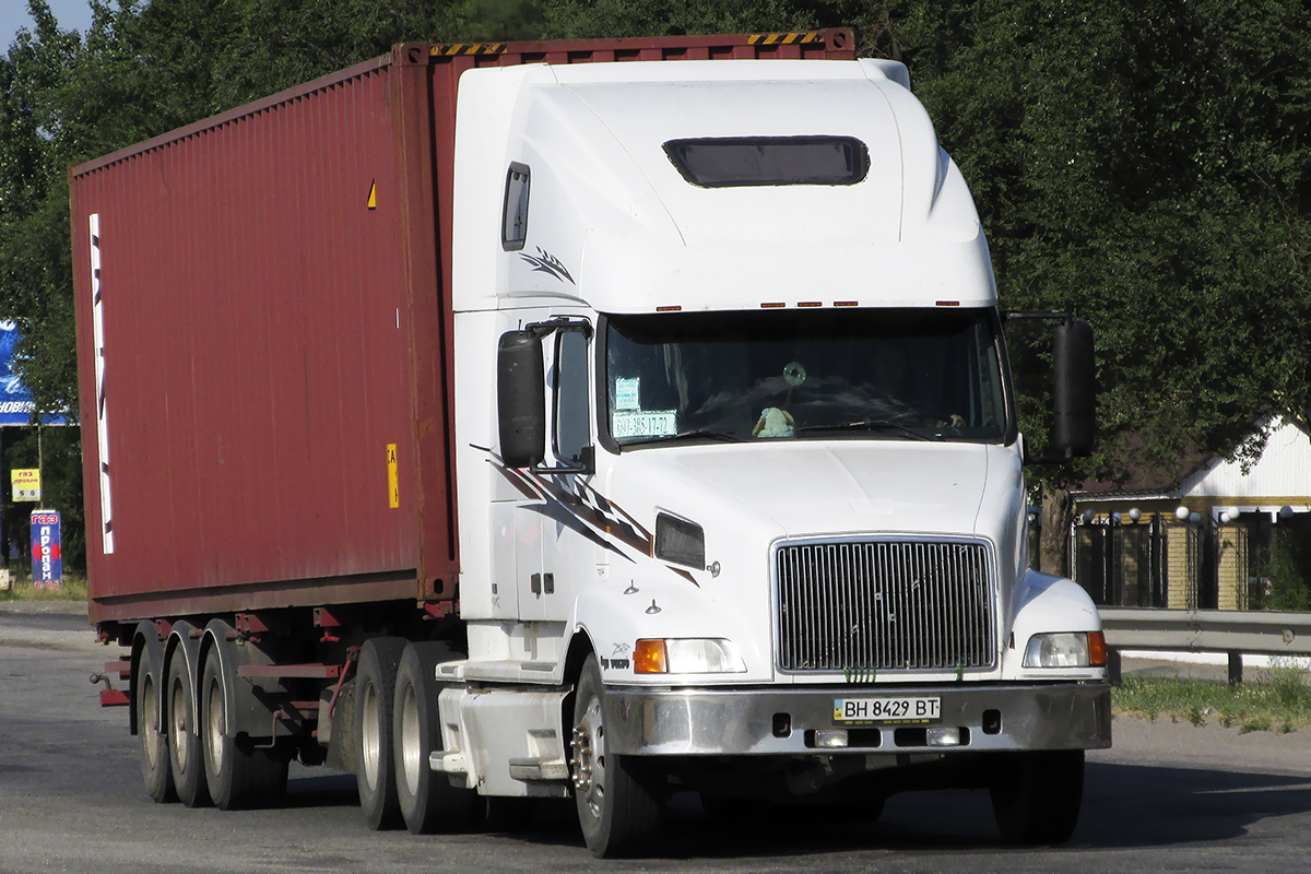 Одесская область, № ВН 8429 ВТ — Volvo VNL660