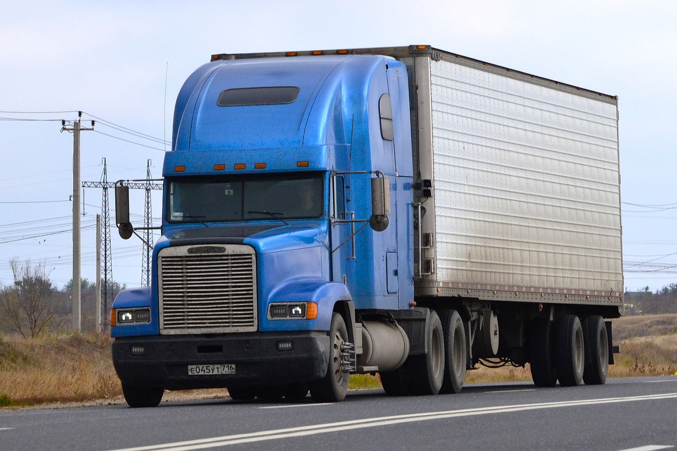 Татарстан, № Е 045 УТ 716 — Freightliner FLD 120