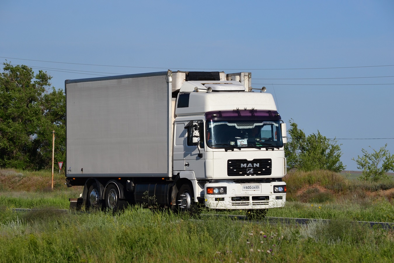 Краснодарский край, № У 600 СН 23 — MAN F2000 26.463