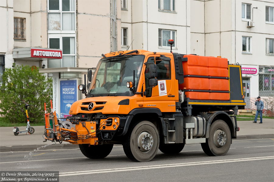 Москва, № 7304 — Mercedes-Benz Unimog U423
