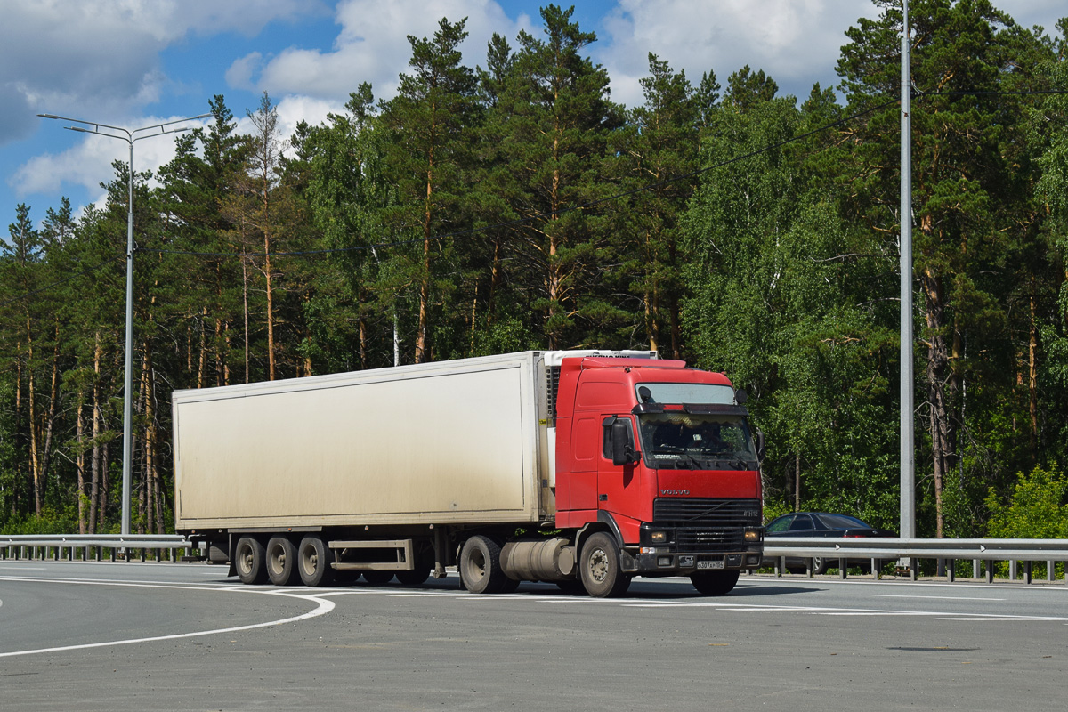 Новосибирская область, № О 307 АР 154 — Volvo ('1993) FH12.420