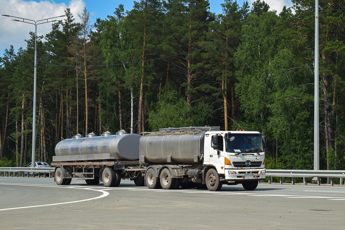 Алтайский край, № М 490 УС 22 — Hino 500