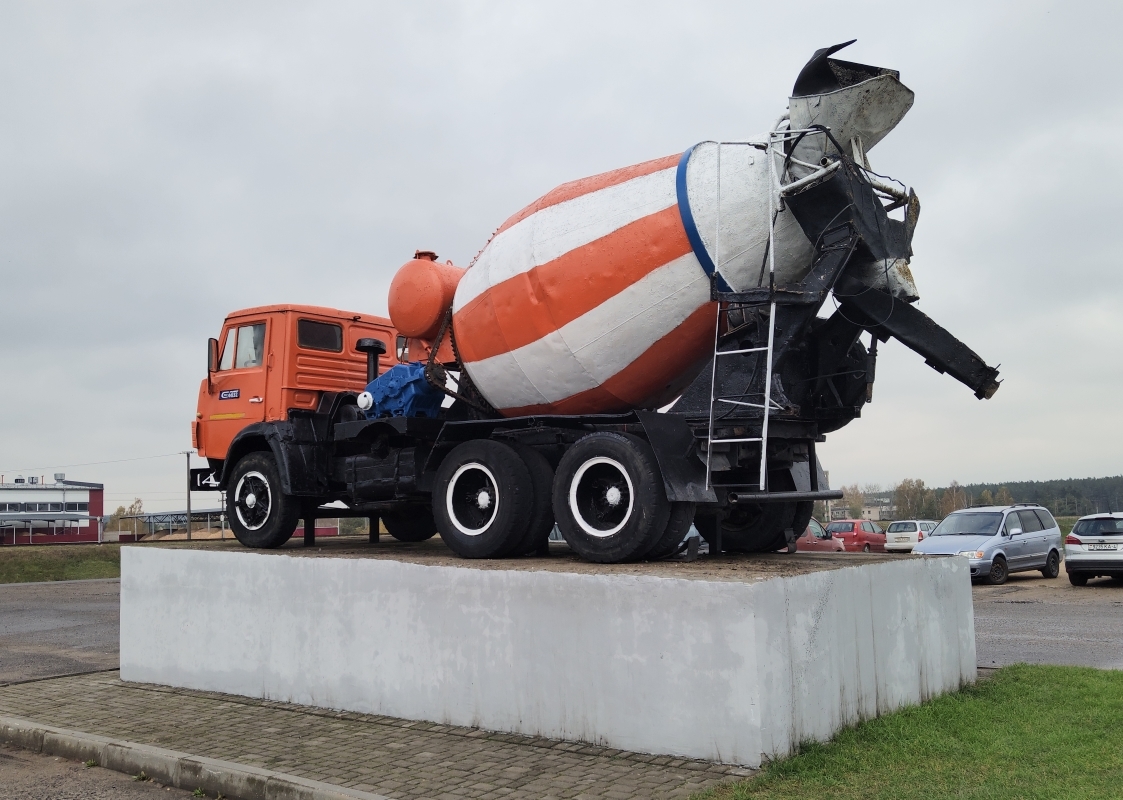 Гродненская область, № (BY-4) Б/Н 0001 — КамАЗ-55111 (общая модель); Техника на постаментах, памятники (Гродненская область); Транспортные средства без номеров (Гродненская область)