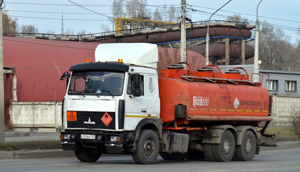 Кемеровская область, № Р 109 ВР 142 — МАЗ-6303A5