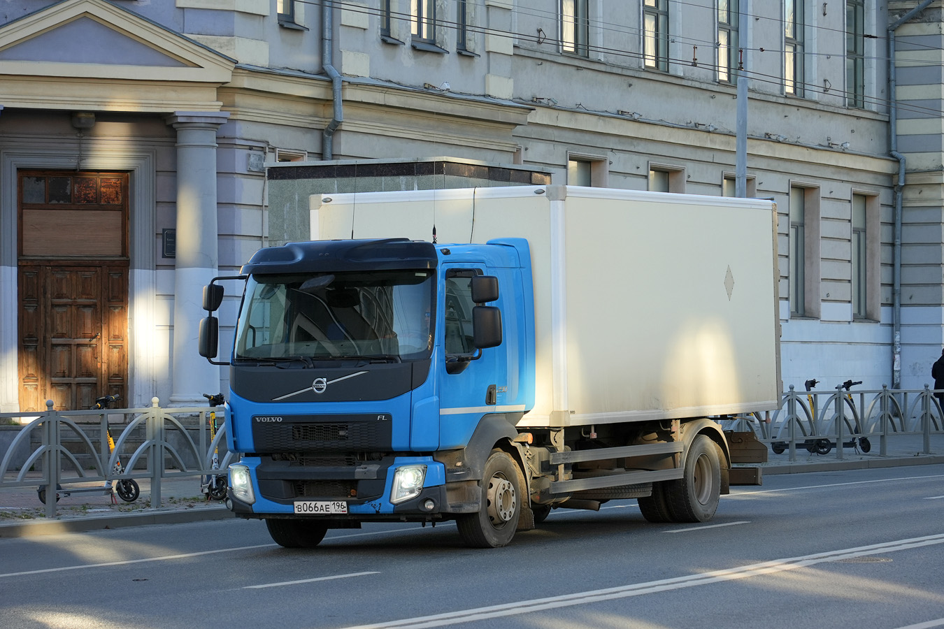 Свердловская область, № В 066 АЕ 196 — Volvo ('2013) FL