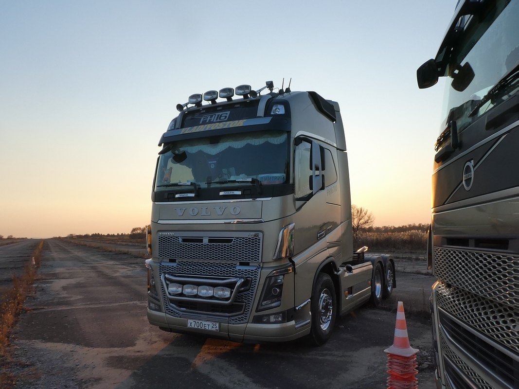 Приморский край, № Х 700 ЕТ 25 — Volvo ('2012) FH16.700