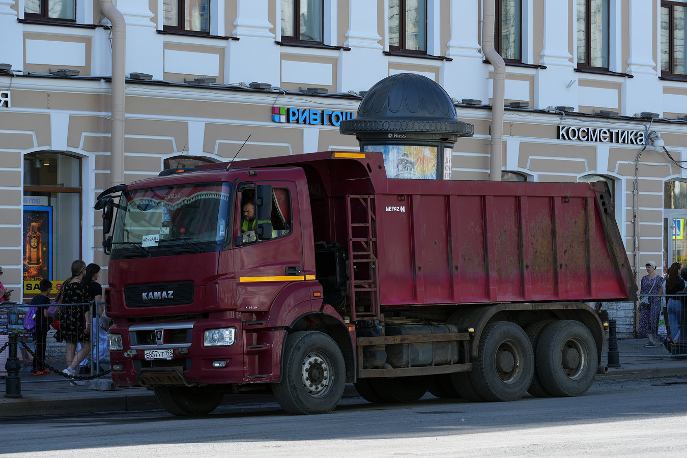 Санкт-Петербург, № Е 857 УТ 198 — КамАЗ-6520-B5(49) "Люкс"