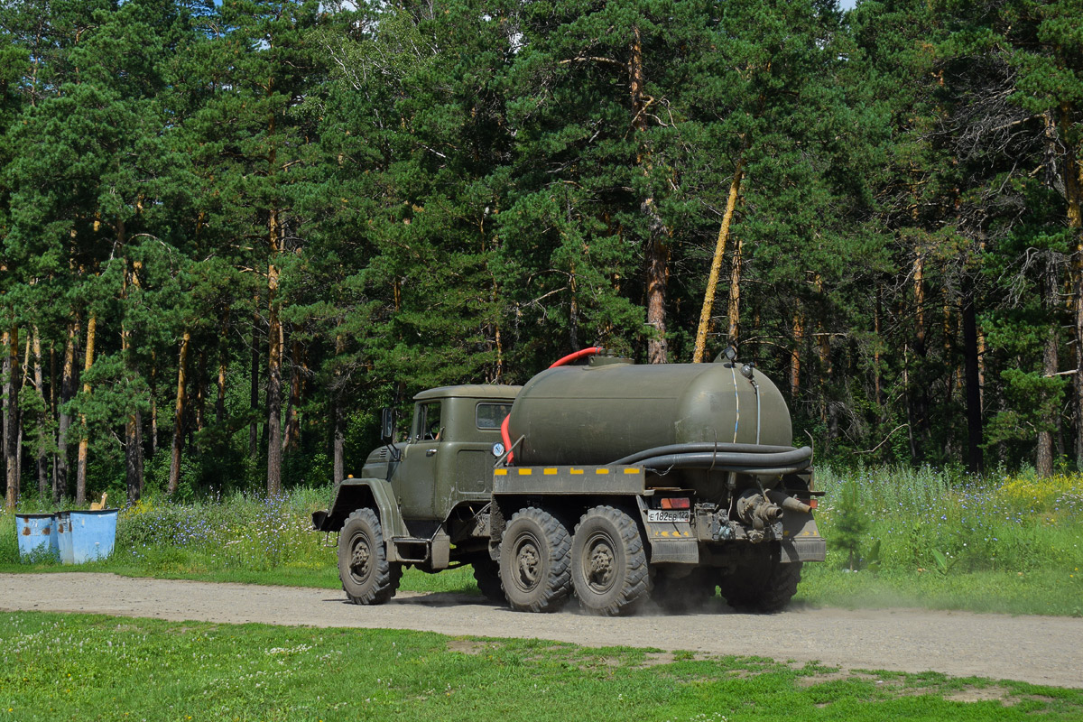 Алтайский край, № Е 182 ЕВ 122 — ЗИЛ-131 (общая модель)