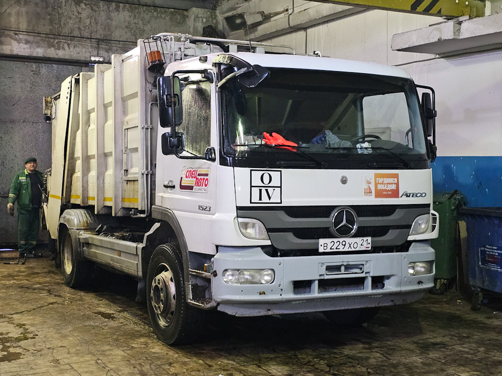 Чувашия, № В 229 ХО 21 — Mercedes-Benz Atego 1523