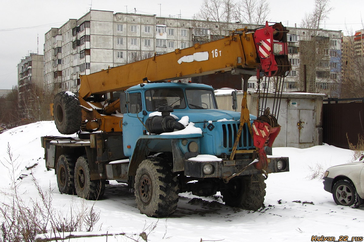 Алтайский край, № А 572 СА 122 — Урал-5557-40; Алтайский край — Автомобили без номеров