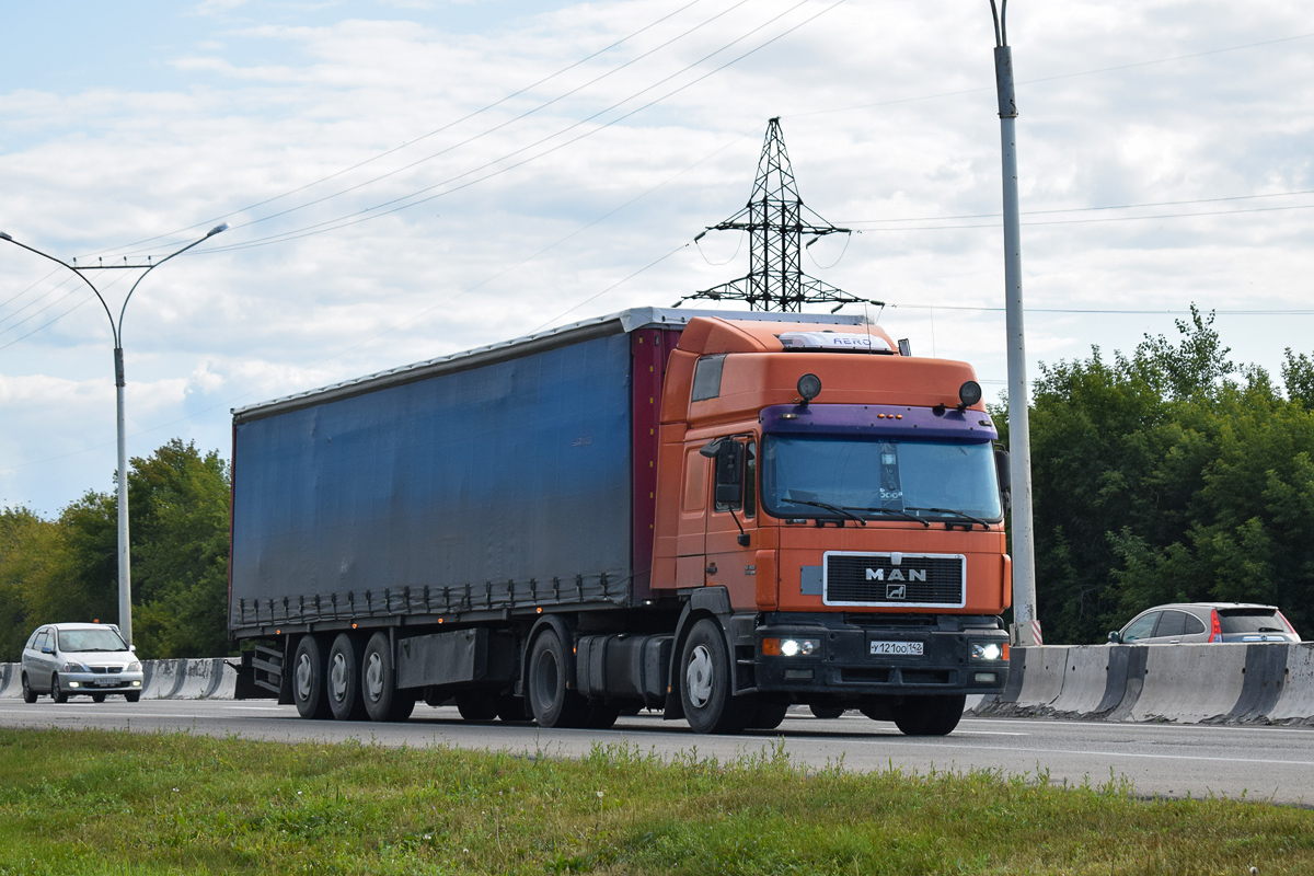 Алтайский край, № У 121 ОО 142 — MAN F2000 18.403