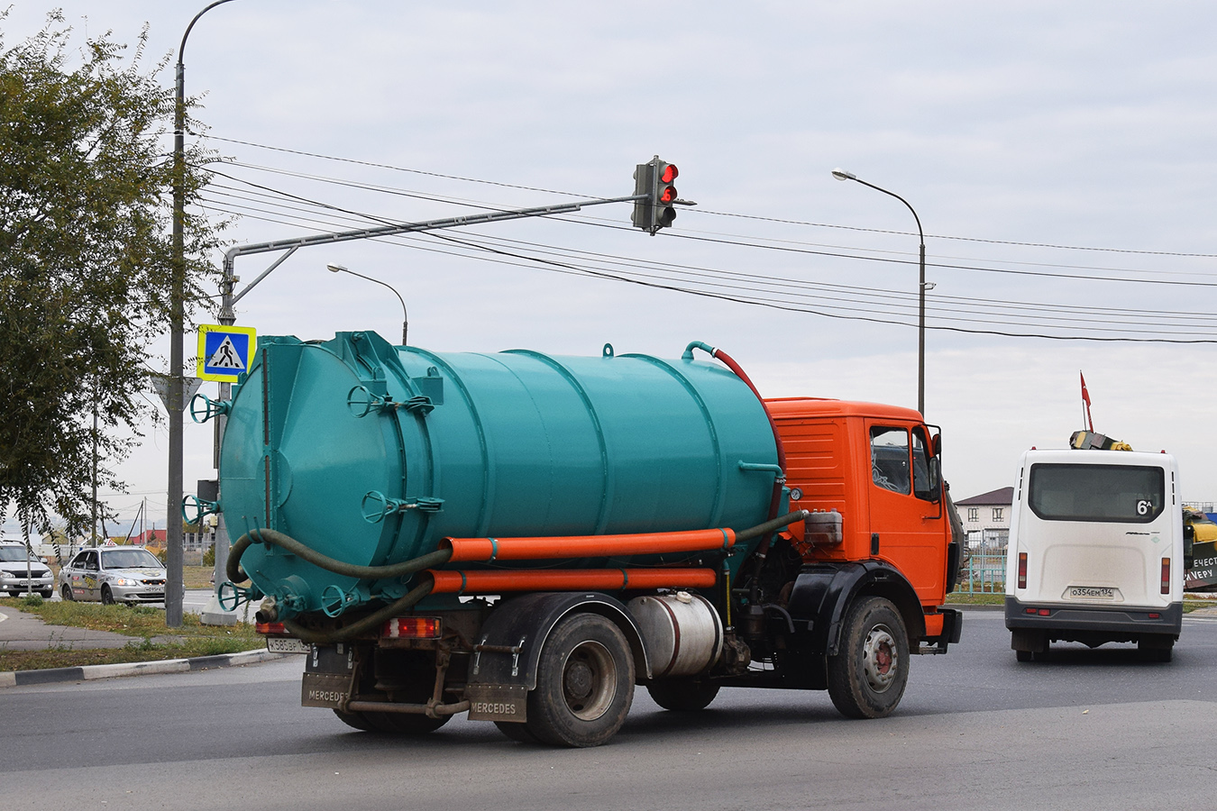 Волгоградская область, № К 585 ВР 134 — Mercedes-Benz SK 1722