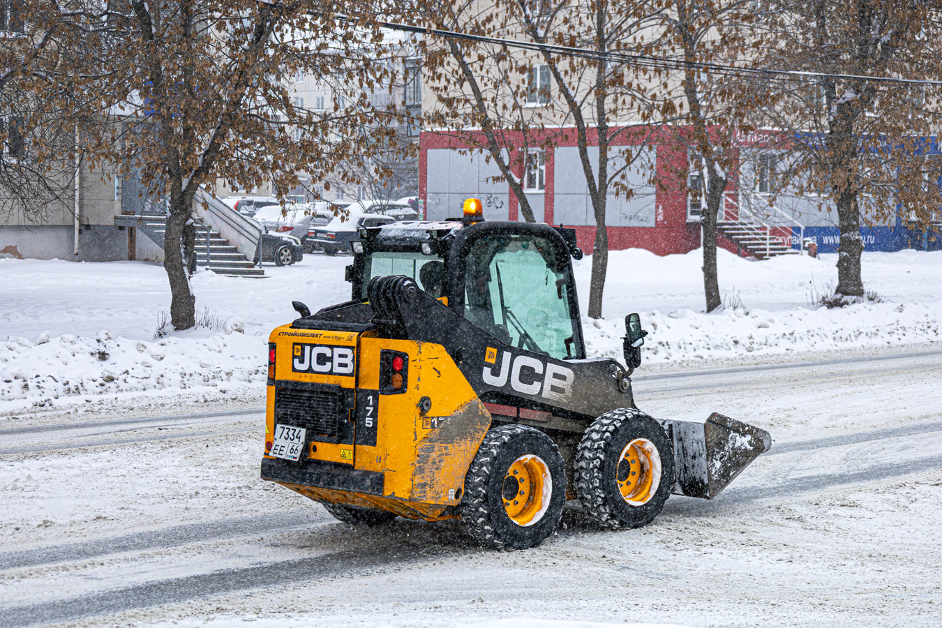 Свердловская область, № 7334 ЕЕ 66 — JCB 175